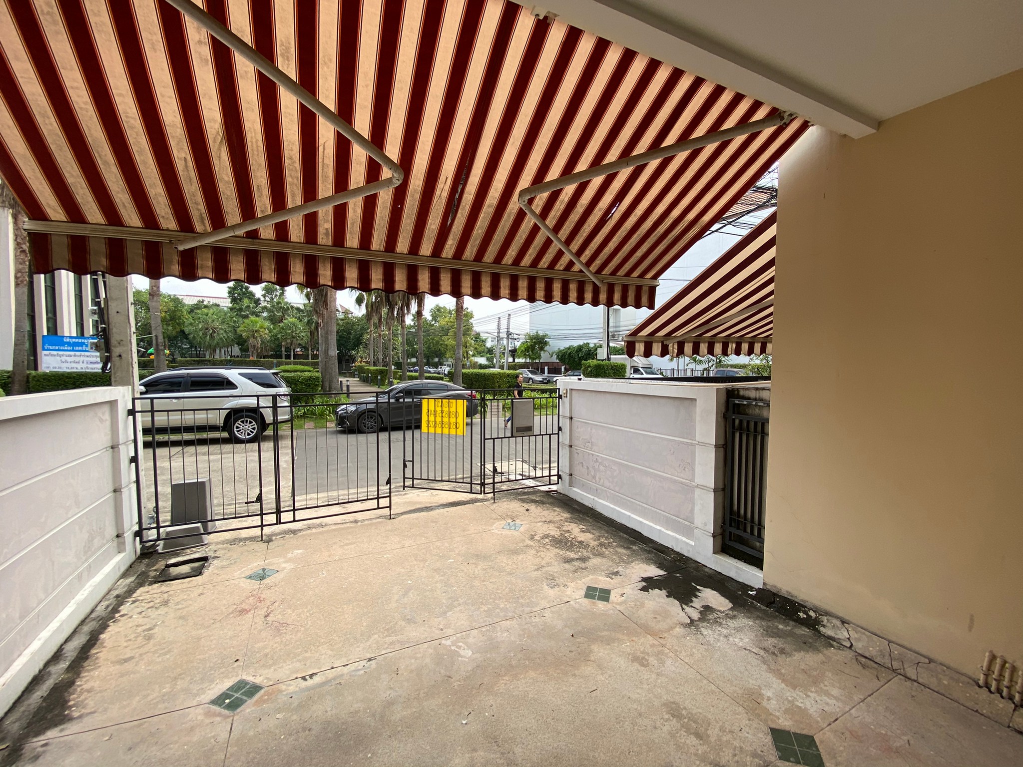 ขาย-เช่า ทาวน์โฮม3ชั้น บ้านกลางเมือง สาทร-ตากสิน2 ใกล้สถานีรถไฟฟ้า วุฒากาศ แถม!! เเอร์ 4 เครื่อง