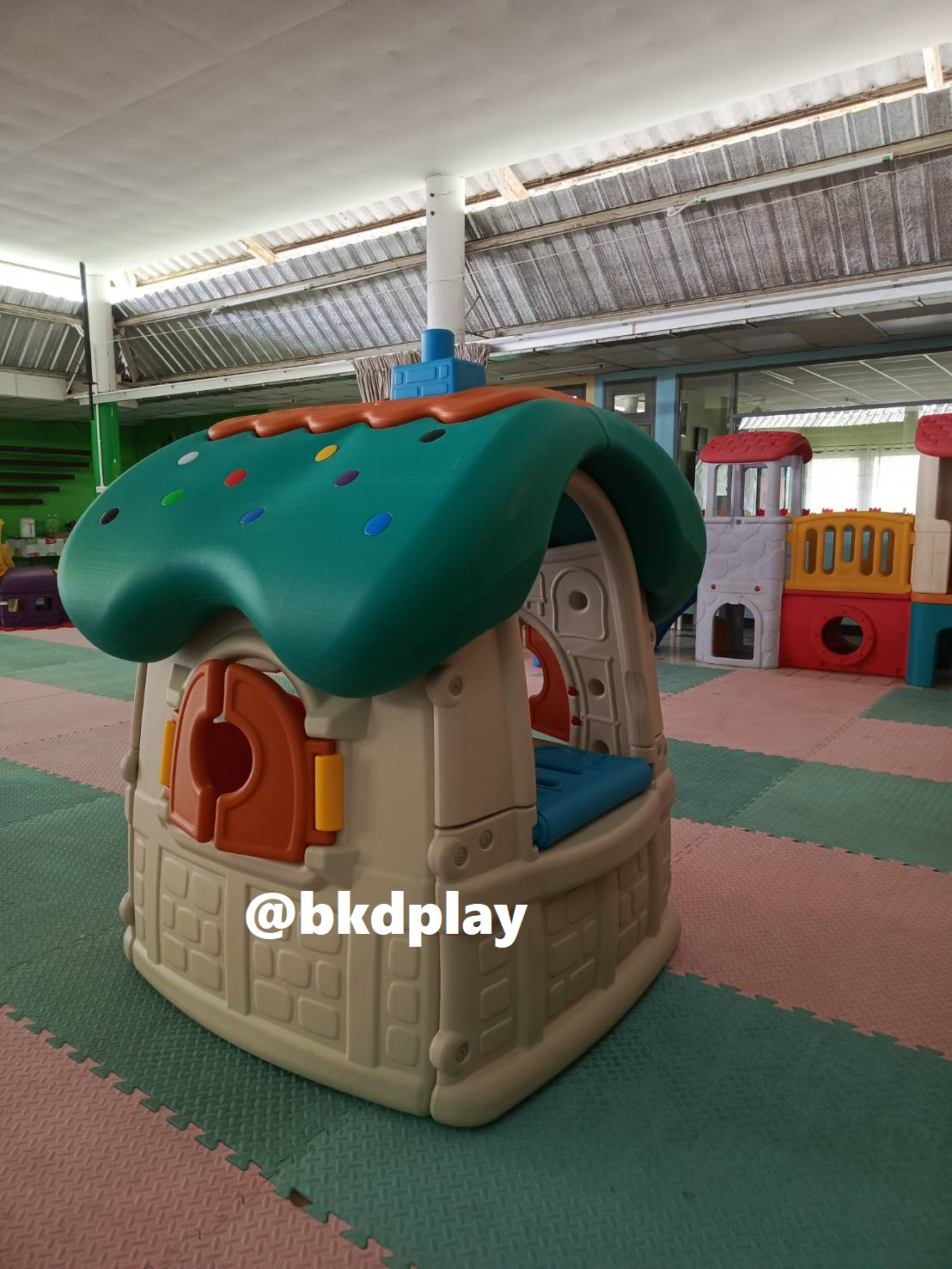 บ้านขนมปัง,หลังคาเขียว ,บ้านเด็ก , ของเล่นเด็ก ,บ้านพลาสติก บ้านของเล่น,ขนาด 110x120x145 ซม.