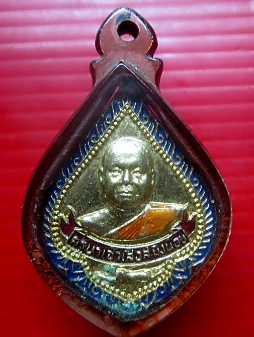 เหรียญกะหลั่ยทอง ลงยา ครูบาเจ้าเสือสมิงน้อย วัดดาวคนอง กรุงเทพฯ ปี2524 อัดพาสติกพร้อมใช้ครับผม