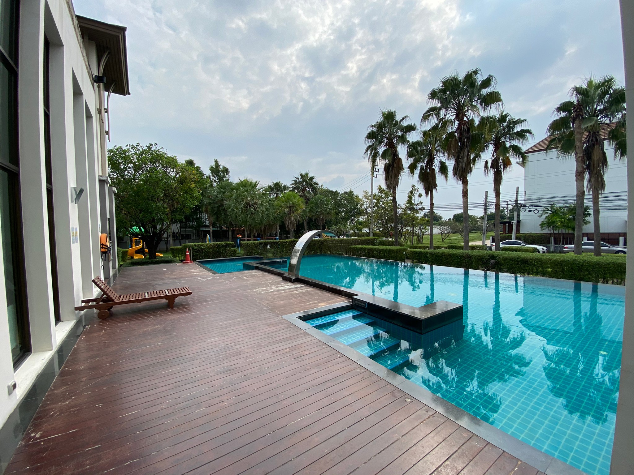 ขาย-เช่า ทาวน์โฮม3ชั้น บ้านกลางเมือง สาทร-ตากสิน2 ใกล้สถานีรถไฟฟ้า วุฒากาศ แถม!! เเอร์ 4 เครื่อง