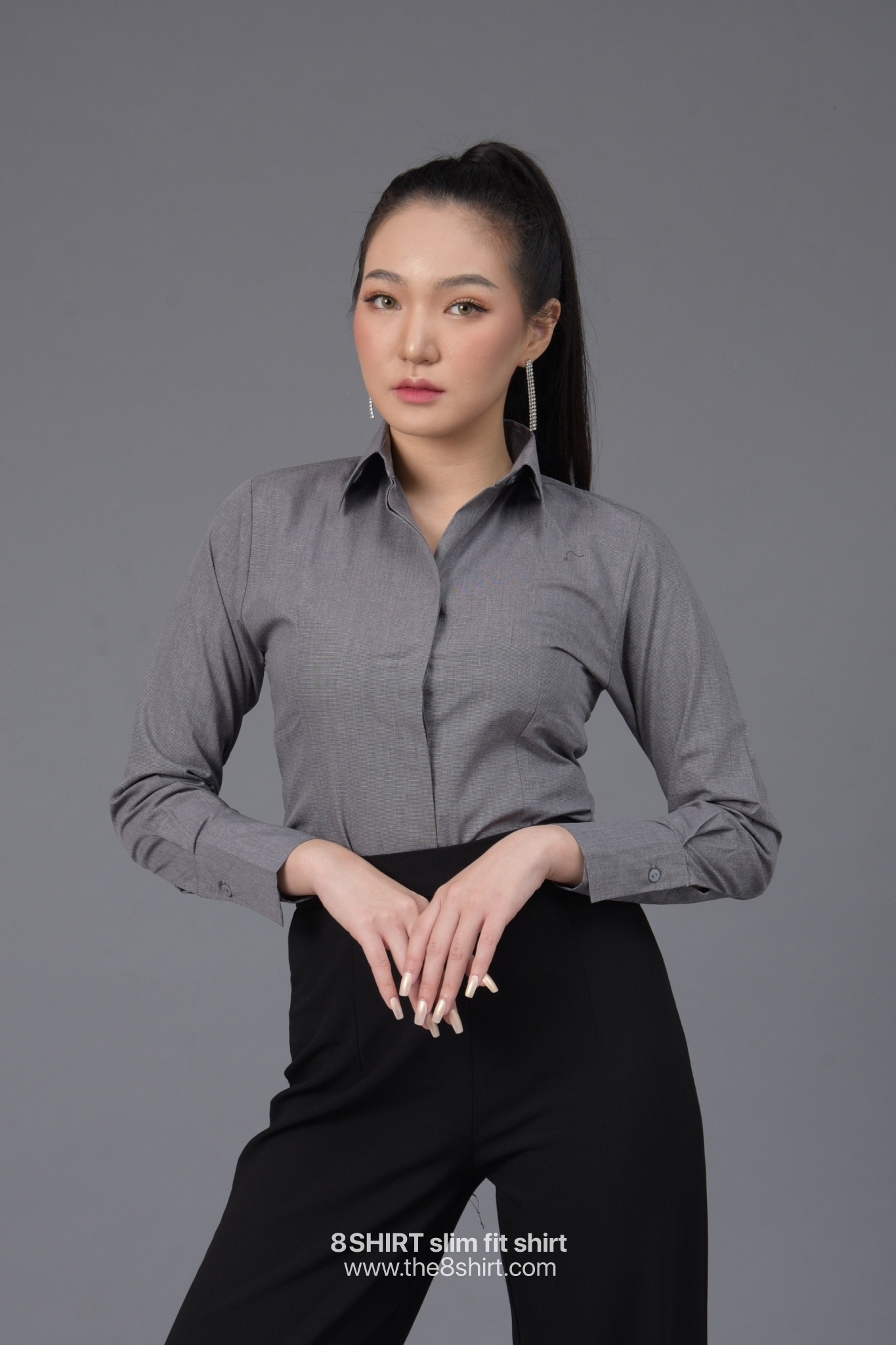 เสื้อเชิ้ตผู้หญิงสีเทาเข้ม สลิมฟิต เข้ารูป แขนยาว เสื้อเชิ้ตทำงาน เสื้อยูนิฟอร์ม แบรนด์ 8SHIRT slim fit shirt พร้อมส่ง