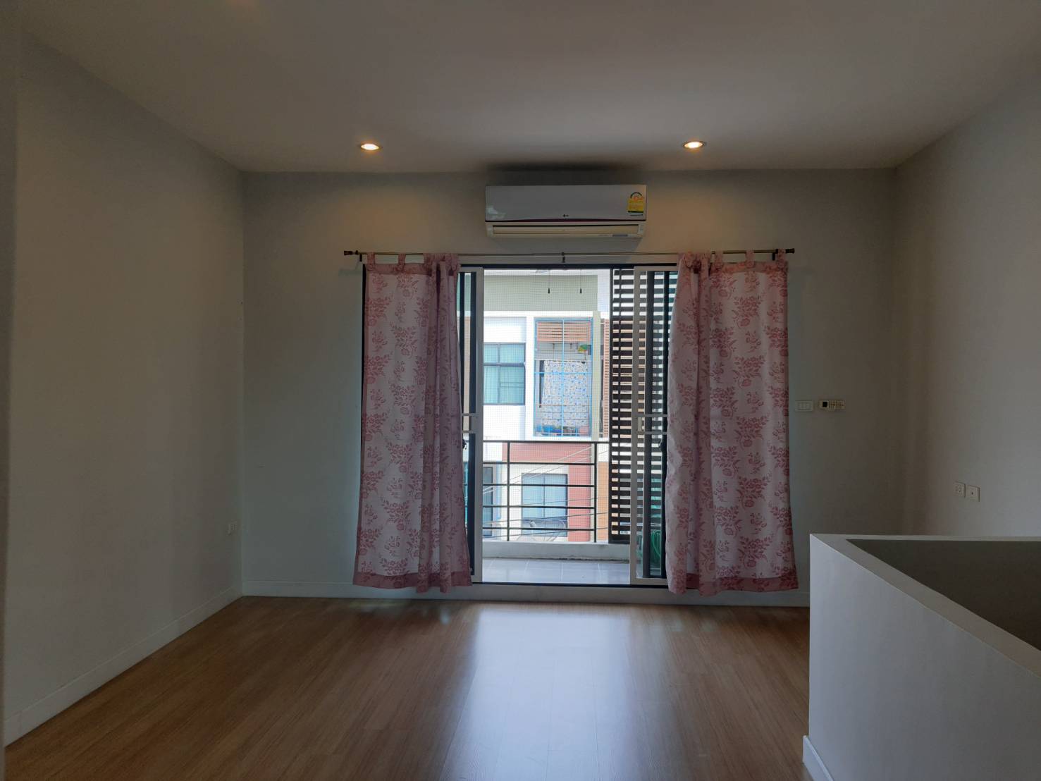 เช่าแล้ว* ให้เช่าทาวน์โฮม 3 ชั้น หมู่บ้านซิกเนเจอร์ เพชรเกษม 69 เนื้อที่ 17.1 ตารางวา 3นอน 3น้ำ