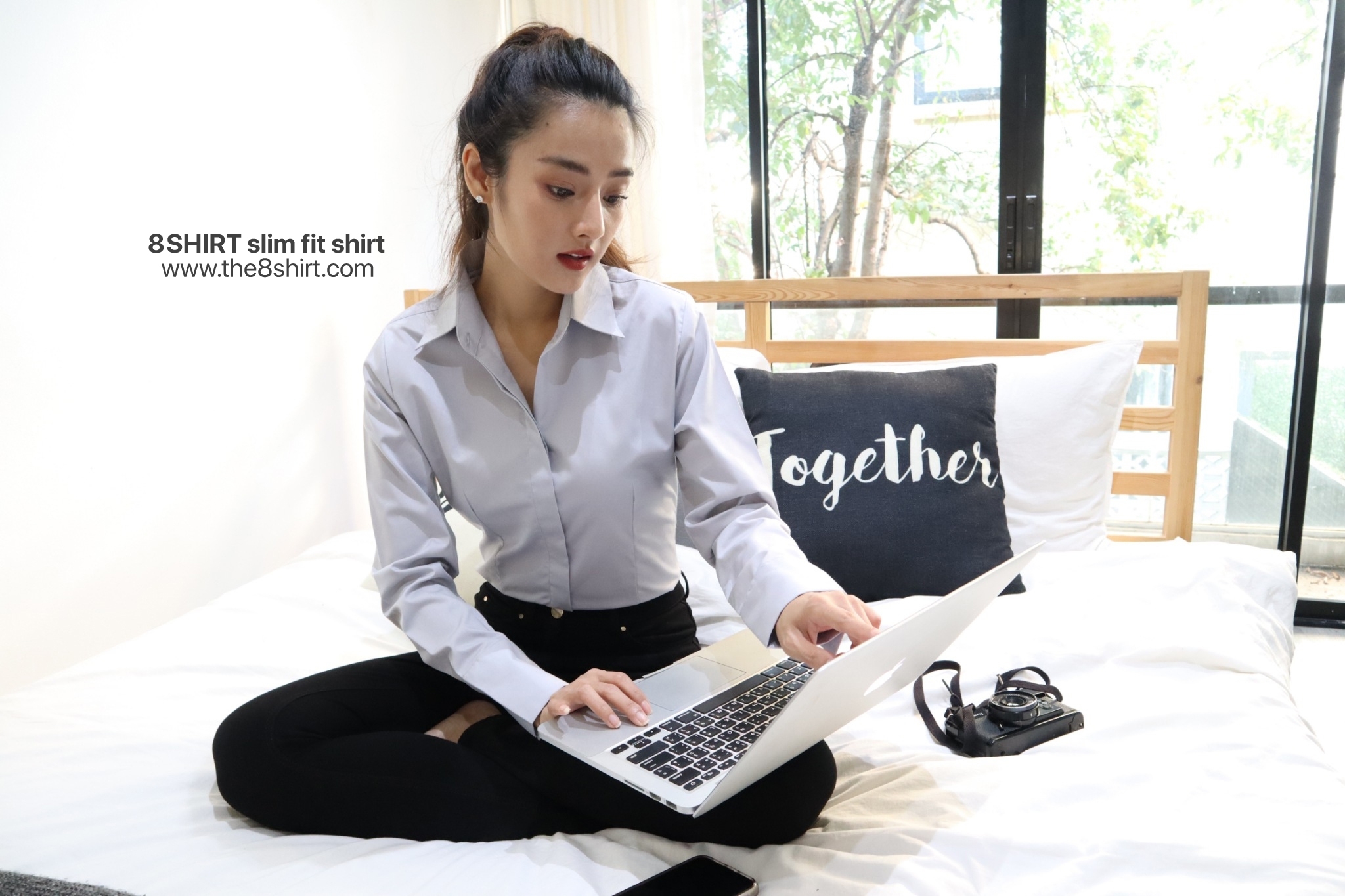 เสื้อเชิ้ตผู้หญิงสีเทาอ่อน สลิมฟิต เข้ารูป แขนยาว เสื้อเชิ้ตทำงาน เสื้อยูนิฟอร์ม แบรนด์ 8SHIRT slim fit shirt พร้อมส่ง