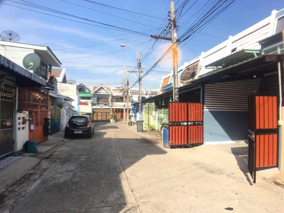 ทาวน์เฮ้าส์16ตรว.สวย รีโนเวทใหม่ พร้อมเข้าอยู่ อาคาร 2ชั้น ขนาด 16ตรว. ซอยเพชรเกษม62/4 ติดสถานีรถไฟฟ้าตลาดบางแค