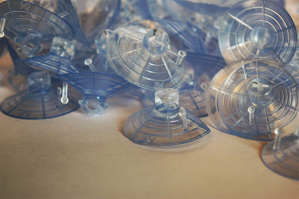 ตัวดูดกระจก จุ๊บติดกระจก สูญญากาศ แบบมีรู ขนาด 4 ซม. 100 ตัว