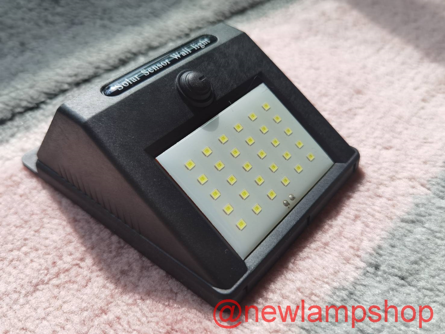 ไฟผนัง ไฟทางเดินโซลาร์เซลล์ 30 ดวง (Solar motion sensor light 30SMD)