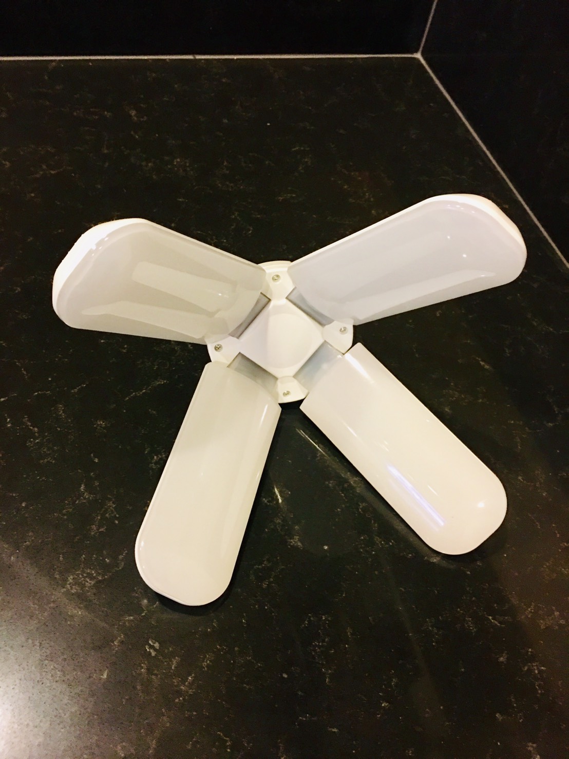 หลอดไฟ 4 ใบพัด LED (สว่าง 4 จุด)