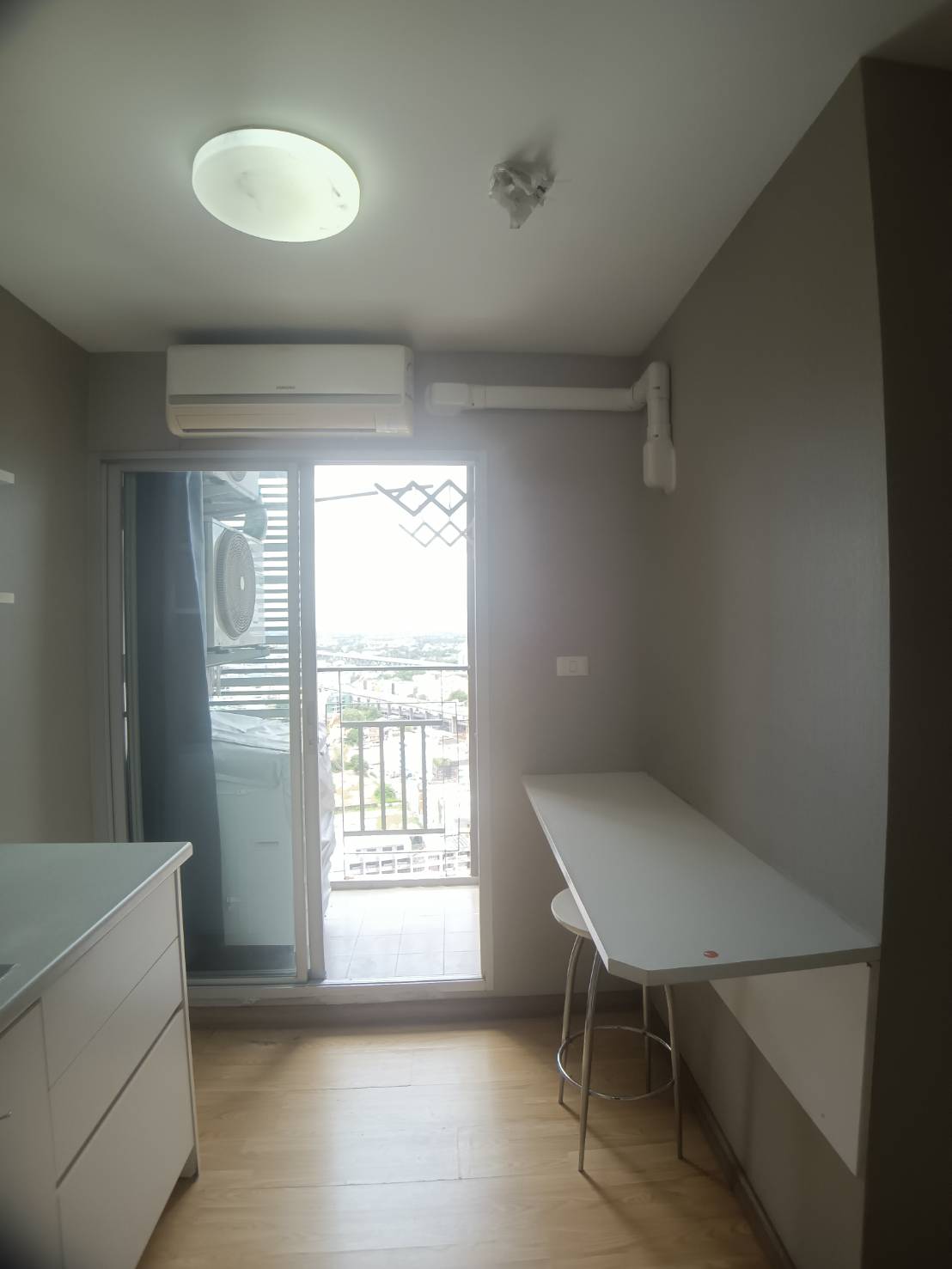 คอนโด เดอะ ทรัสต์ เรสซิเดนซ์ ปิ่นเกล้า 29 ตรม. ชั้น 24 (อาคาร 30ชั้น) วิว ถนนบรมราชชนนี ใกล้เซ็นทรัลปิ่นเกล้า สายใต้เก่า