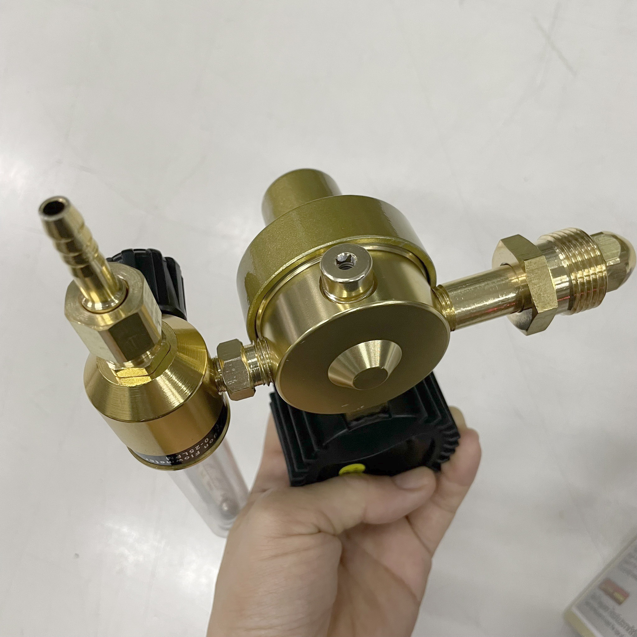 เกจ์วัดแรงดันสำหรับอาร์กอน SUMO (ARGON)