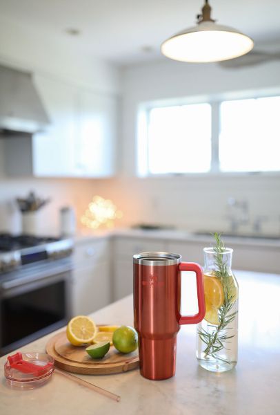 Adventure Quencher Tumbler 40Oz Lava Glass