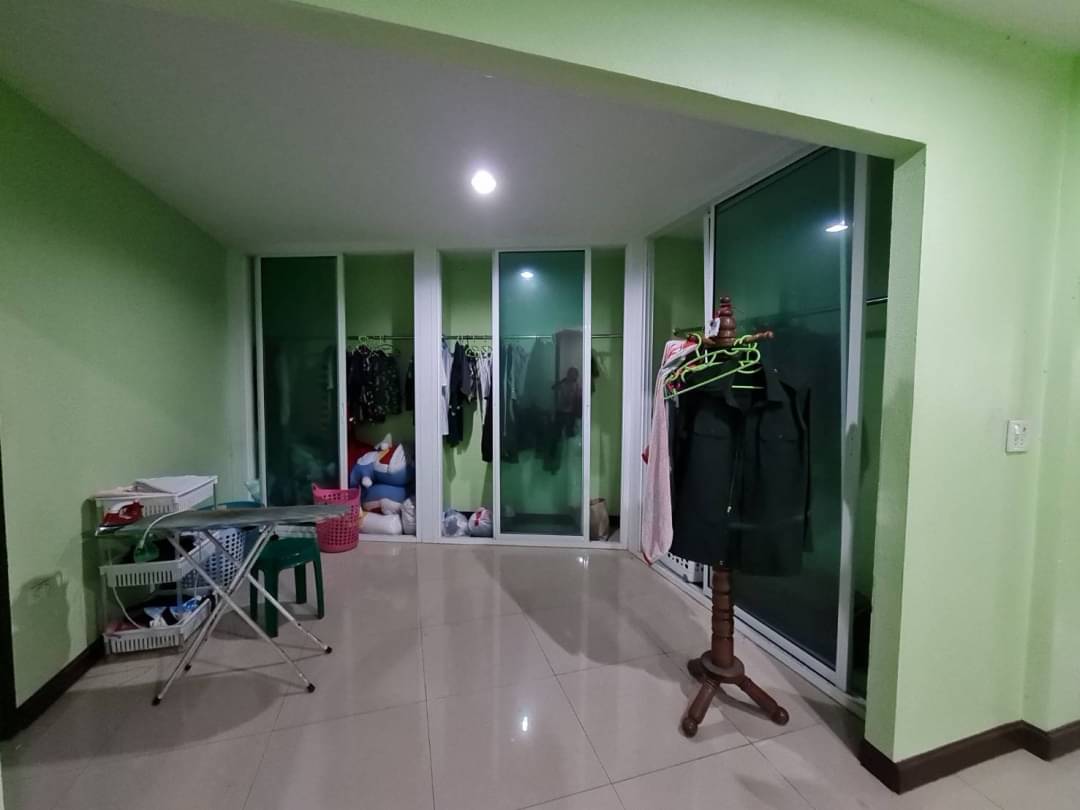 ขายอาคารพานิชย์ 3 ชั้น เนื้อที่ 44.5 ตรว, 6 ห้องนอน ต.บ่อพลับ อ.เมือง จ.นครปฐม