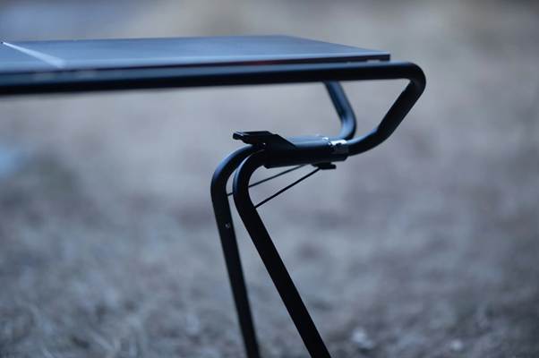 A black table with metal legs

AI-generated content may be incorrect.