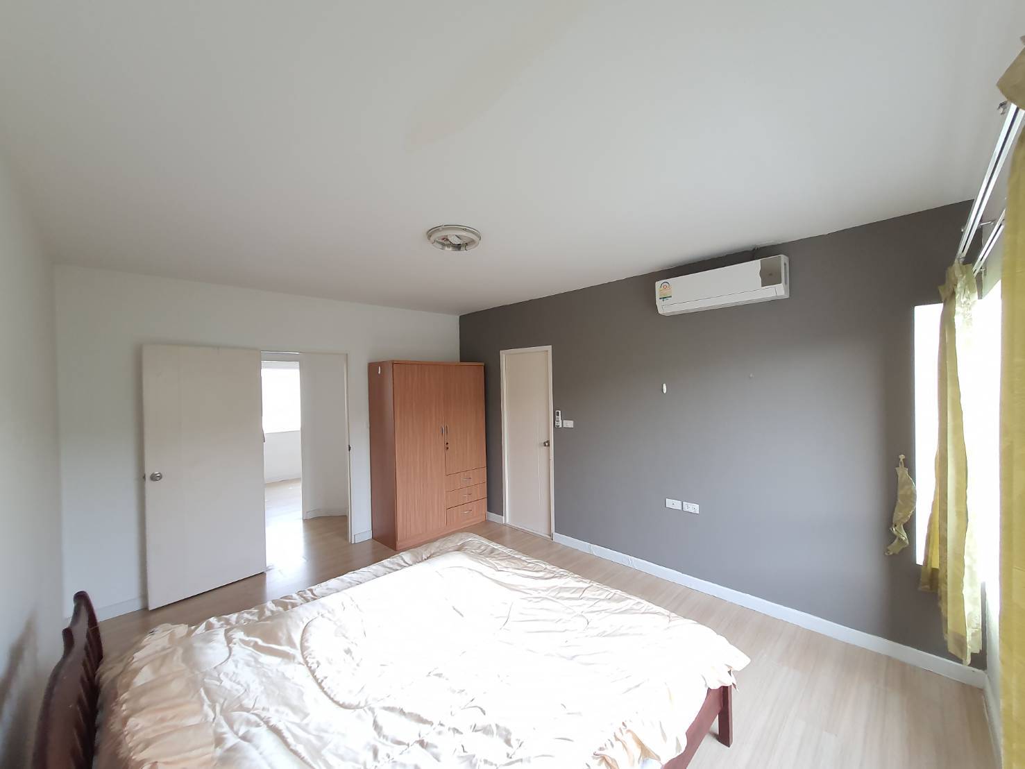 ขายทาวน์เฮ้าส์ อินดี้ 1 ถนนประชาอุทิศ ซอย 90 ทาวน์เฮ้าส์ 2 ชั้น 18.10 ตรว. 2 ห้องนอน 3 ห้องน้ำ มีห้องน้ำในตัวทุกห้อง บ้านสภาพใหม่ พร้อมเฟอร์นิเจอร์