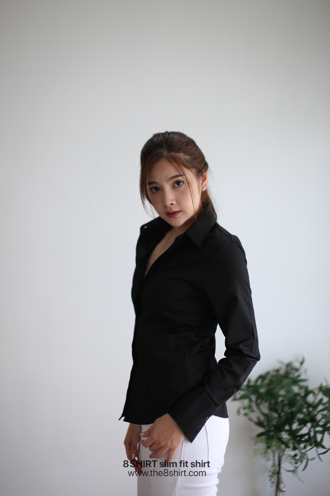 เสื้อเชิ้ตผู้หญิงสีดำ สลิมฟิต เข้ารูป แขนยาว เสื้อเชิ้ตทำงาน เสื้อยูนิฟอร์ม แบรนด์ 8SHIRT slim fit shirt พร้อมส่ง