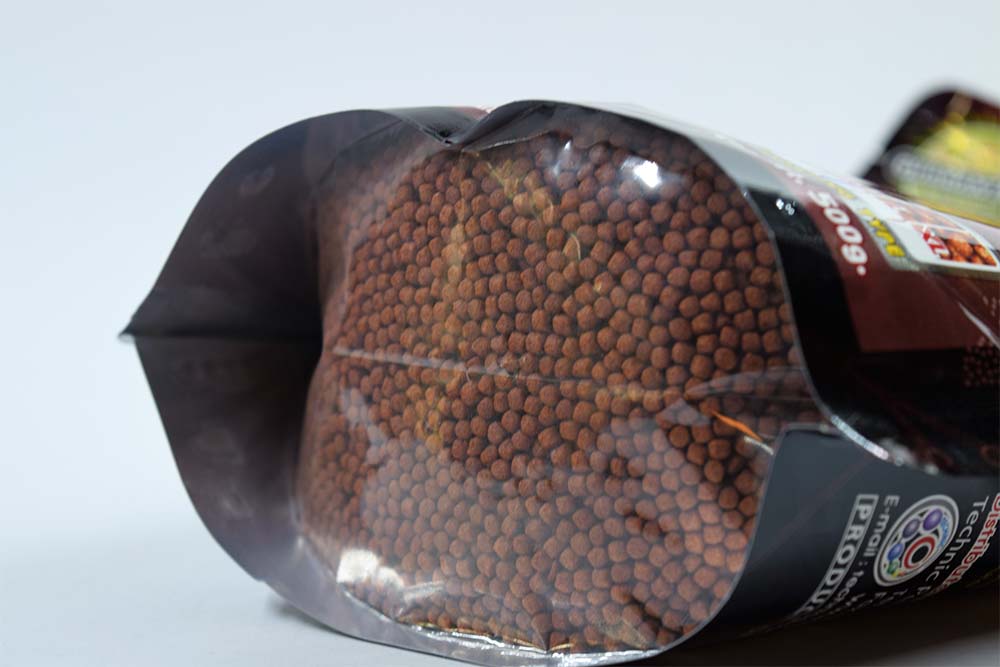 อาหารปลาหมอสี OKIKO Quick Red Head Mark 500 g. size M x 1 ถุง เร่งมุก เร่งสี เร่งโหนก