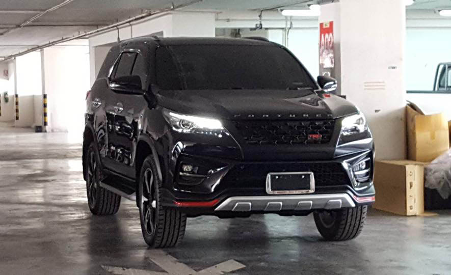 9Den&FD-2RS(ตัดสีแดง)/FD-2XS(ตัดสีเทา) VS Toyota All New Fortuner(TRD Sportivo 2 (MY2018)'2019-On) [เติมเต็มสปอร์ตของTRDคุณล้ำด้วยชุดแต่งรุ่นนี้]