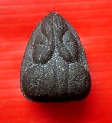 พระปิดตา สองหน้า ก้นฝังตะกรุด2ดอก เนื้อผงพญางิ้วดำพระแท้ไม่ทราบที่