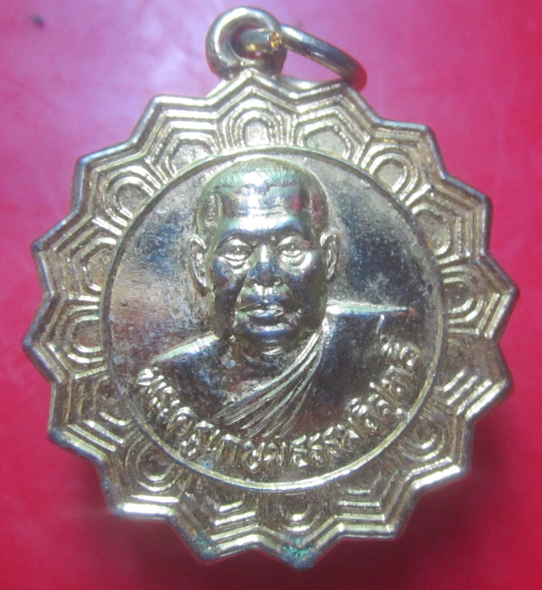 เหรียญกะหลั่ยทอง รุ่นฉลองสมณศักดิ์พัดยศ พระครูเกษมธรรมวิสุทธิ์ (สนม)วัดดีลัง อ.พัฒนานิคม จ.ลพบุรี