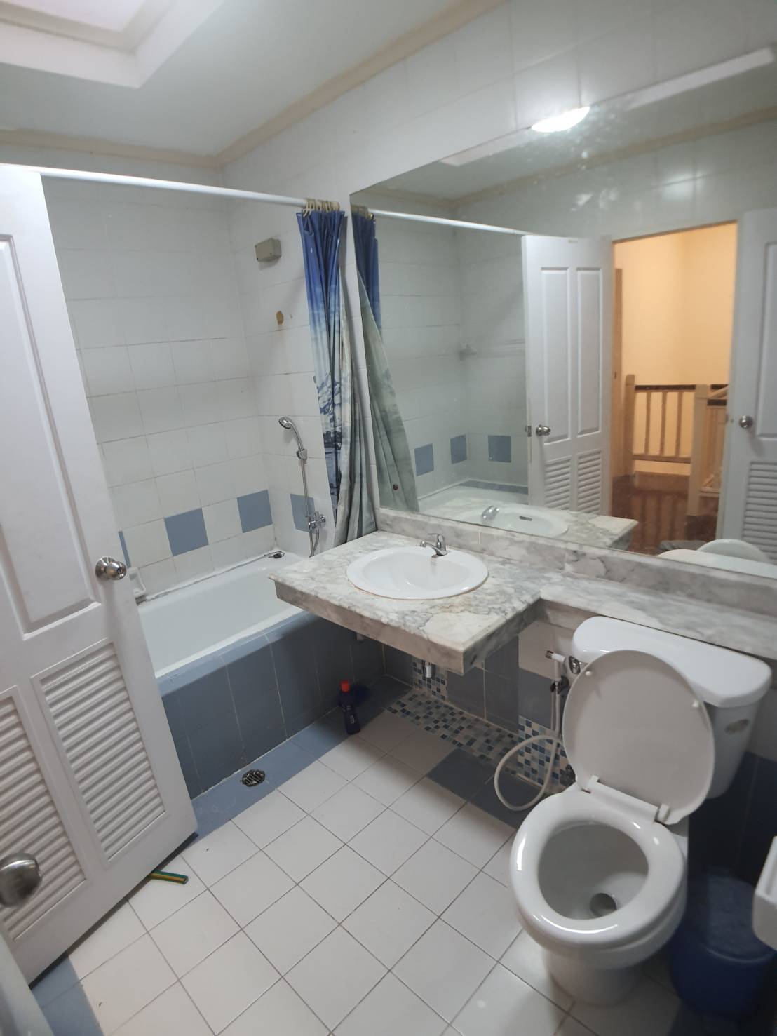 ให้เช่า ทาวน์เฮ้าส์ 2 ชั้น หมู่บ้านปาริชาติ ปิ่นเกล้า-พุทธมณฑลสาย4 บนทำเลศักยภาพ ใกล้ ม.มหิดล เซ็นทรัลศาลายา และ ทางด่วน พร้อมเฟอร์นิเจอร์ เครื่องใช้ไฟฟ้า