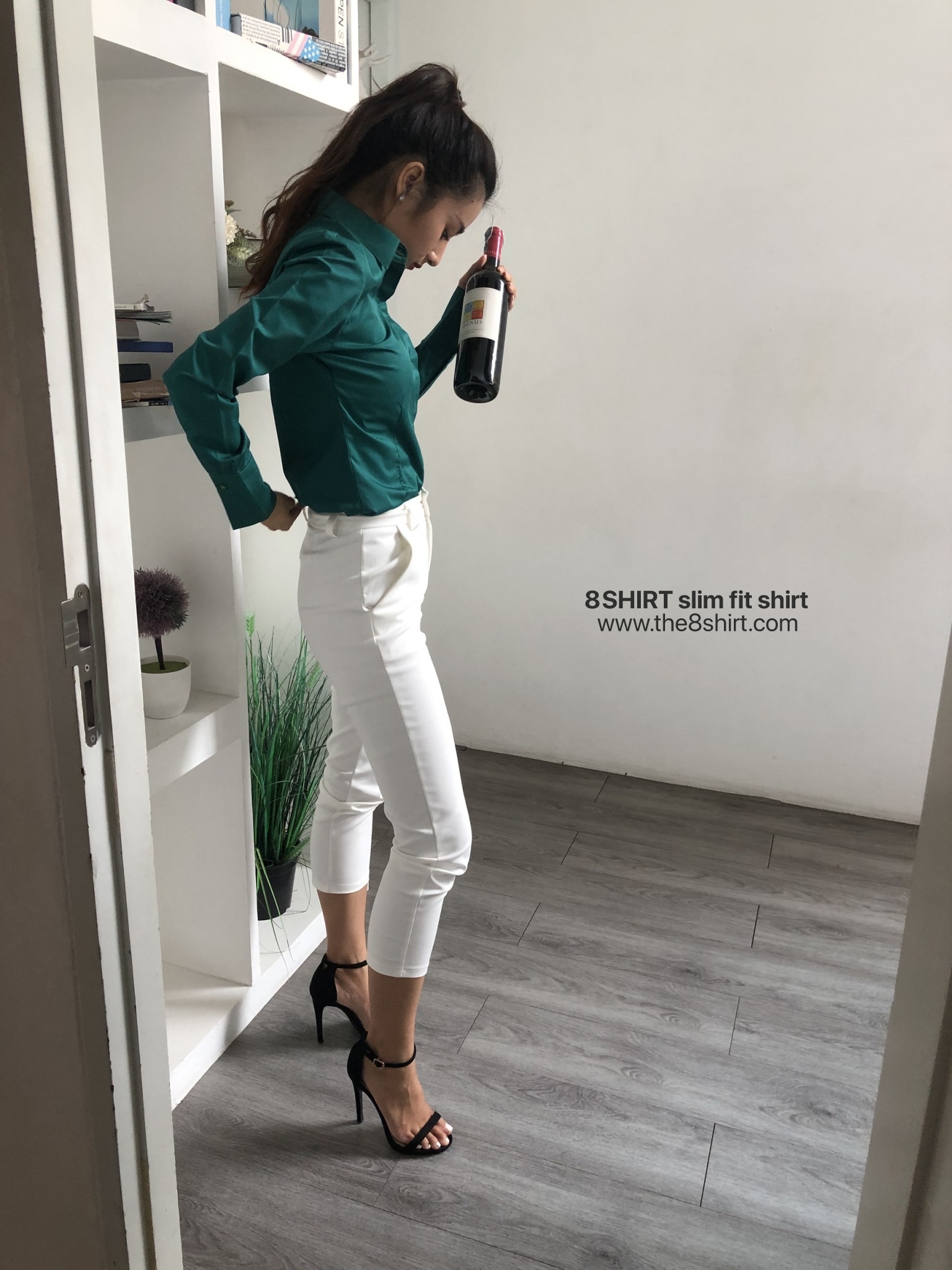 เสื้อเชิ้ตผู้หญิง สีเขียวมรกต (Emerald green) สลิมฟิต เข้ารูป แขนยาว เสื้อเชิ้ตทำงาน เสื้อยูนิฟอร์ม แบรนด์ 8SHIRT slim fit shirt พร้อมส่ง