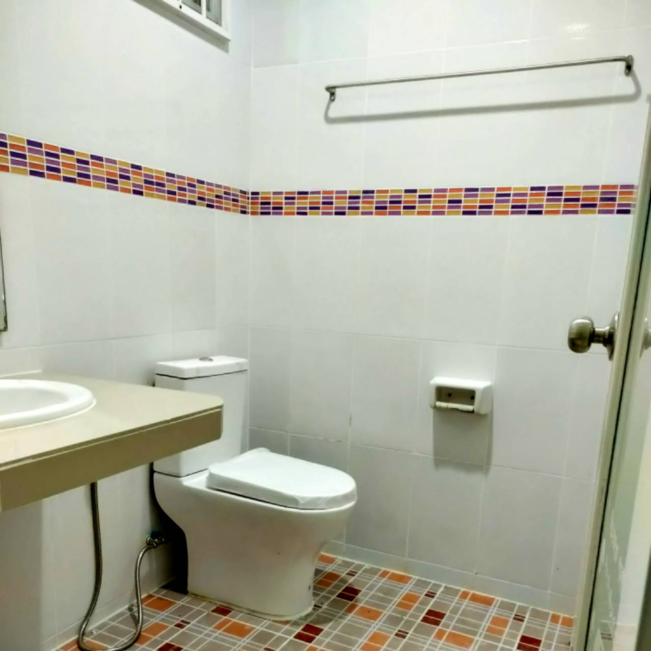 ขาย ทาวน์เฮ้าส์ เหนือฟ้าโฟร์ (บางบัวทอง บางกรวย-ไทรน้อย) ตกแต่งสวยงาม เนื้อที่ 17ตรว. 3ห้องนอน 2ห้องนอน 1ห้องครัว