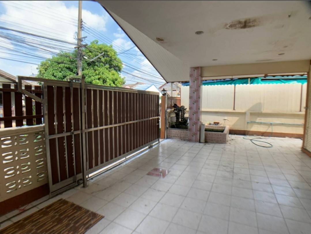 ขายบ้านเดี่ยว เพชรเกษม 81/6 ใกล้กรมที่ดิน ห่าง MRT หลักสองประมาณ 7กม. หมู่บ้านหรรษา 44 ตรว. 5 นอน พื้นที่ใช้สอย 186 ตรม. ต่อเติมเต็มพื้นที่ หน้ากว้าง 11 เมตร จอดรถได้ 2-3คันสบาย