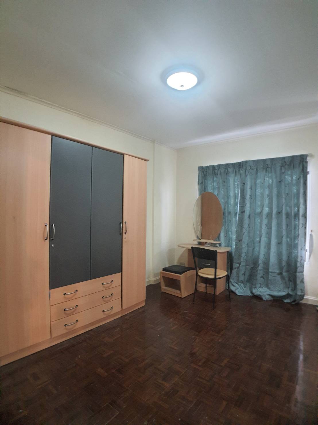 ให้เช่า ทาวน์เฮ้าส์ 2 ชั้น หมู่บ้านปาริชาติ ปิ่นเกล้า-พุทธมณฑลสาย4 บนทำเลศักยภาพ ใกล้ ม.มหิดล เซ็นทรัลศาลายา และ ทางด่วน พร้อมเฟอร์นิเจอร์ เครื่องใช้ไฟฟ้า