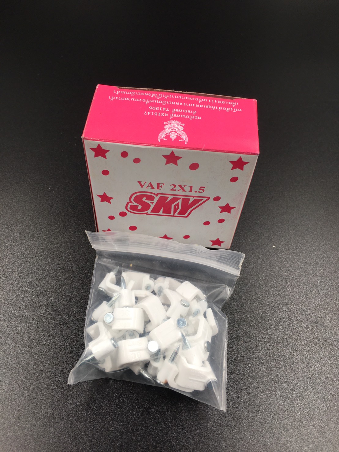 กิ๊ปพลาสติกจับสายไฟ ขนาด2*1.5