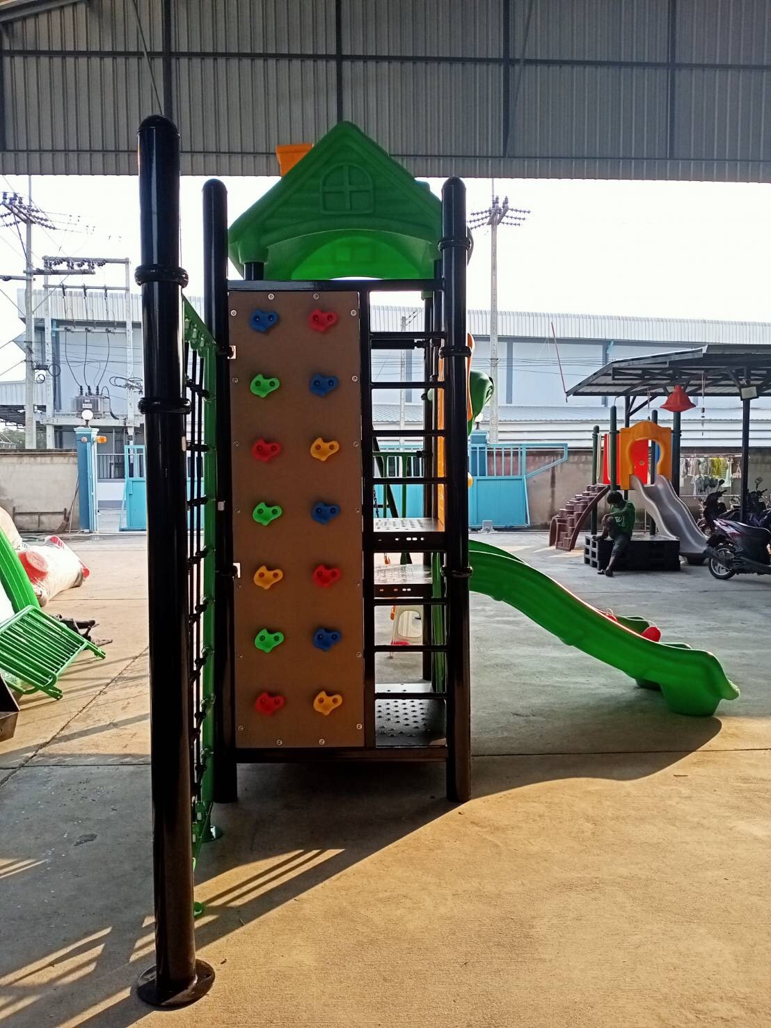 เครื่องเล่นสนาม กลางแจ้ง ชุดบ้านเด็กหรรษา,ปีนป่าย ชิงช้า สไลเดอร์, กระดานลื่น, ของเล่น,ครุภัณฑ์สนามเด็กเล่น, สพฐ,โครงการโรงเรียนประชารัฐ