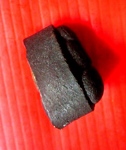 พระปิดตา สองหน้า ก้นฝังตะกรุด2ดอก เนื้อผงพญางิ้วดำพระแท้ไม่ทราบที่