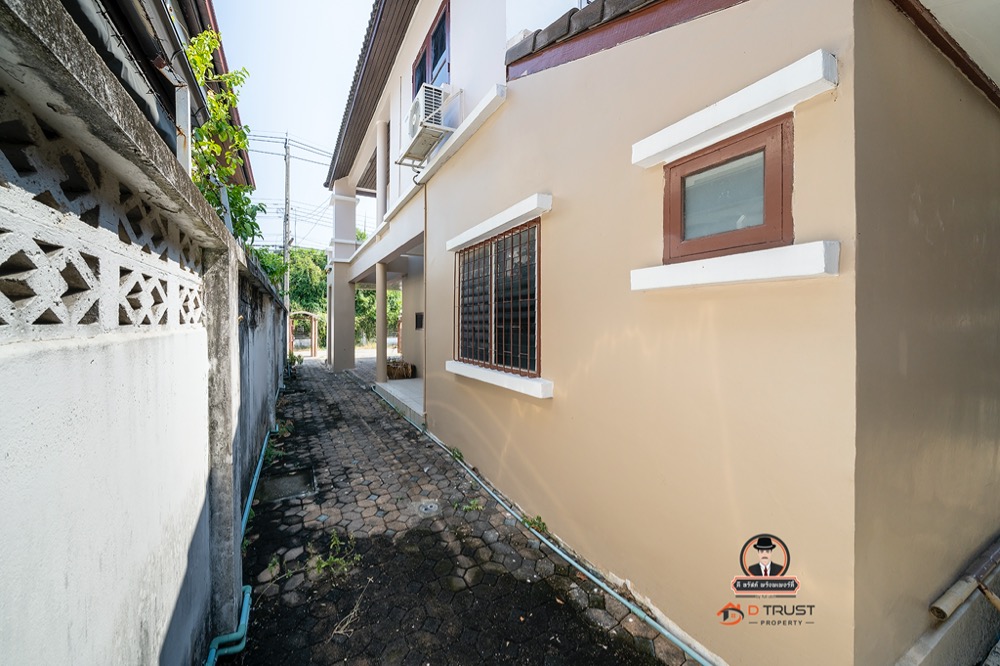 ขายบ้านเดี่ยว 2ชั้น หมู่บ้านสินบดี ซอยแก้วเงินทอง29 ตลิ่งชัน เนื้อที่ 81ตร.ว. 4ห้องนอน 3ห้องน้ำ มีห้องครัวห้องแม่บ้านแยกเป็นสัดส่วน มีพื้นที่ใช้สอยรอบตัวบ้าน จอดรถได้ 2-5 คัน .