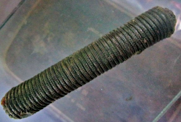 เครื่องรางของขลัง ตะกรุดโทน เนื้อทองแดง ยาว3นิ้ว ครึ่ง หุ้มเชือกร่มสีเขียว เก็บหัวท้าย ไม่ทราบที่