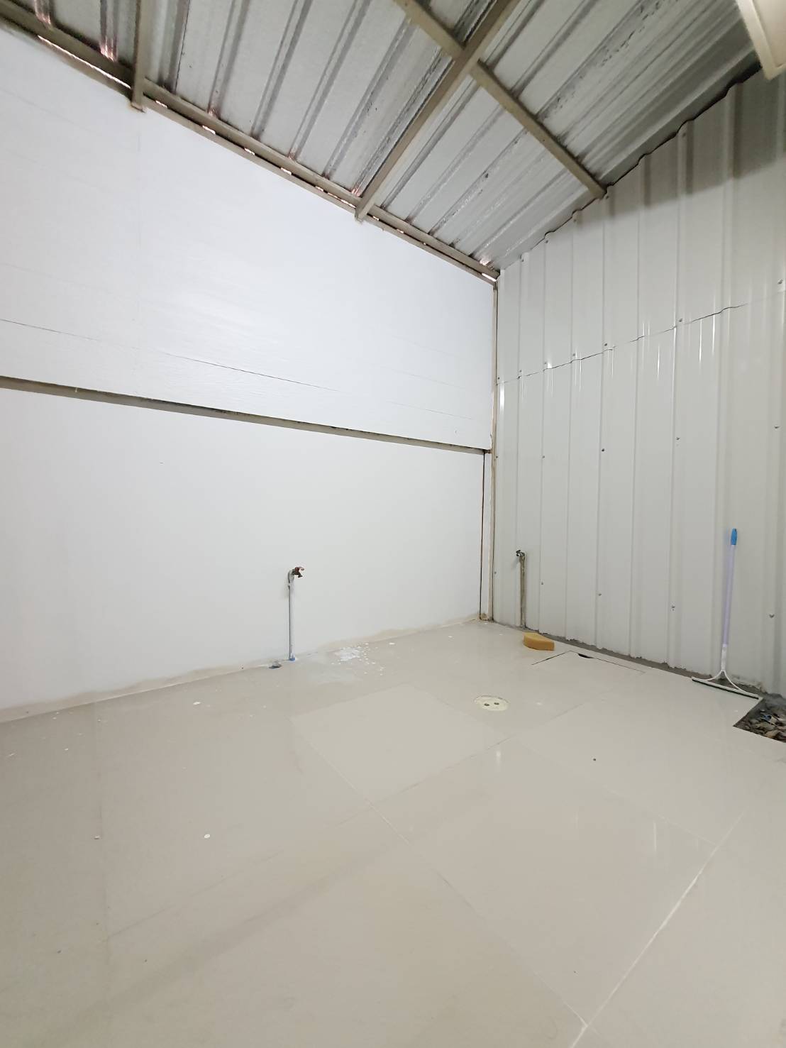 ขายทาวน์เฮ้าส์ อินดี้ 1 ถนนประชาอุทิศ ซอย 90 ทาวน์เฮ้าส์ 2 ชั้น 18.10 ตรว. 2 ห้องนอน 3 ห้องน้ำ มีห้องน้ำในตัวทุกห้อง บ้านสภาพใหม่ พร้อมเฟอร์นิเจอร์