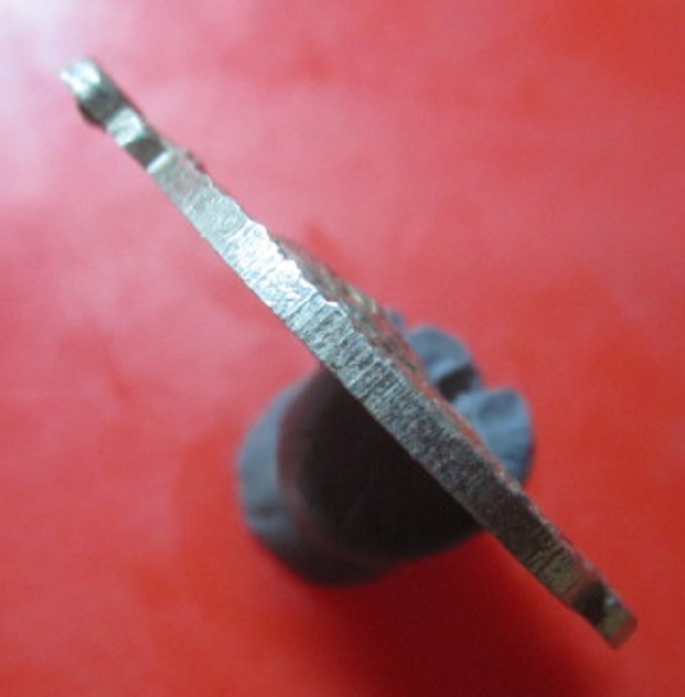 เหรียญหางเต่า หลัง ยันต์ตาราง ของครูบา ไม่ทราบที่คับผม