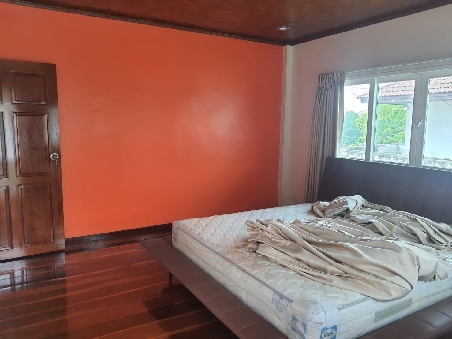 บ้านเดี่ยว 2 ชั้น 100 ตร.ว. 340 ตารางเมตร . หมู่บ้านเดอะรอยัล กรีนพาร์ค เพชรเกษม-กาญจนาภิเษก ห่างถนนเพียง 150 เมตร