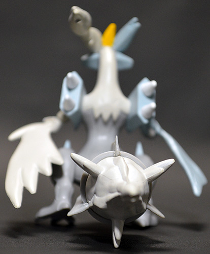 White Kyurem ของแท้ JP - Monster Collection Takara Tomy [โมเดลโปเกมอน]
