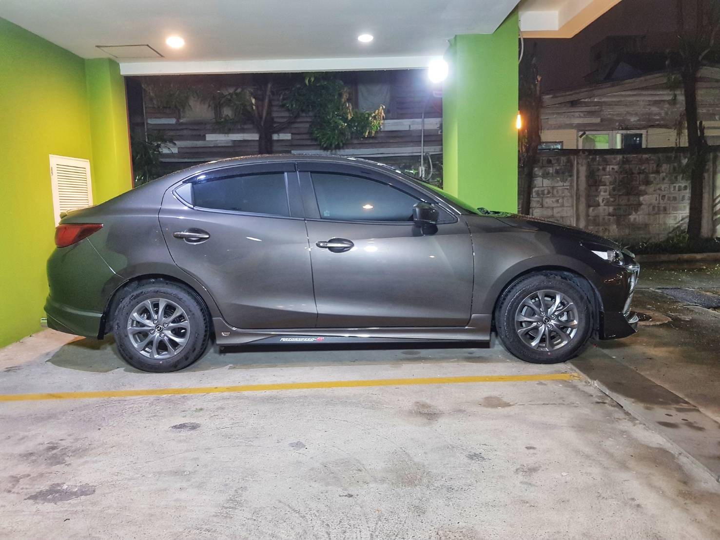 9Speed 2 GT by Jap VS Mazda2(4Drs.)'2020-ปัจจุบัน[ล้ำเกินใคร เชิญคุณสัมผัสแล้วที่นี้]