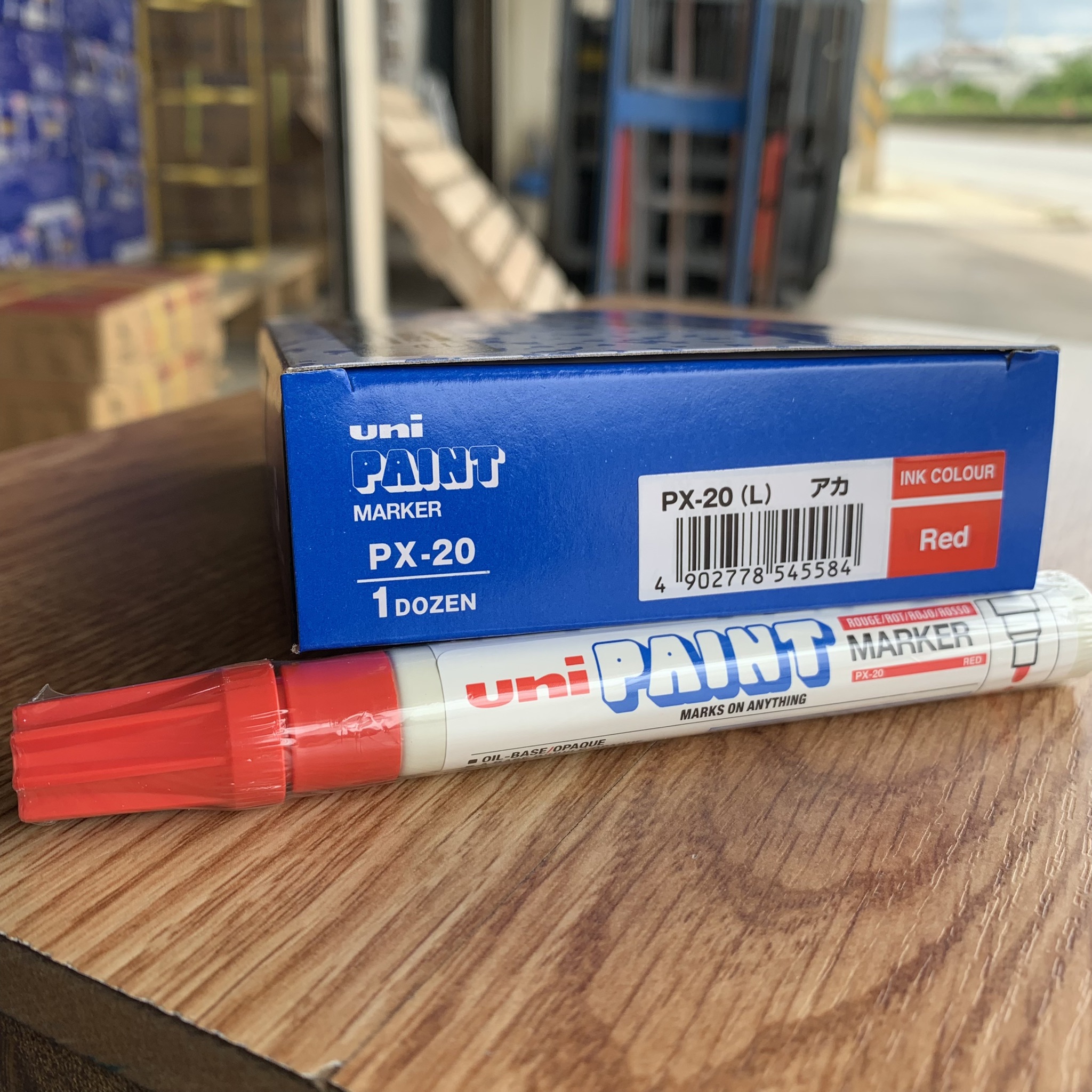 ปากกาน้ำมัน UNIPAINT PX-20