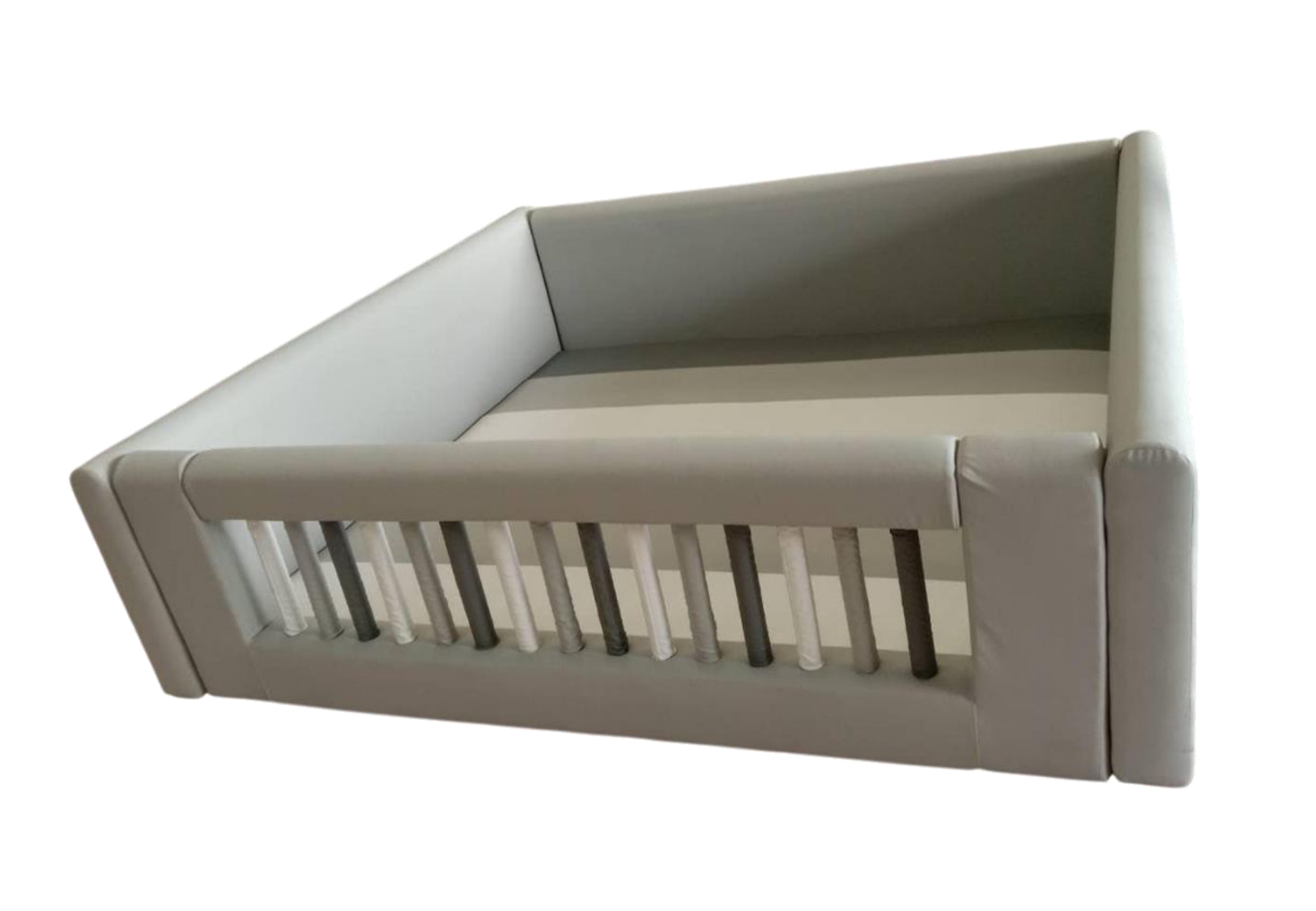 คอกกั้น ไม่มีประตู, คอกกั้นเด็ก,เตียงเด็ก,เบาะหนังนุ่มนิ่ม softplay, indoor playground kidszone ,สวนสนุกในร่ม ,รับสั่งทำบ่อบอล เตียงเด็กตามขนาด ขนาด 3,5,6x6.5 ฟุต