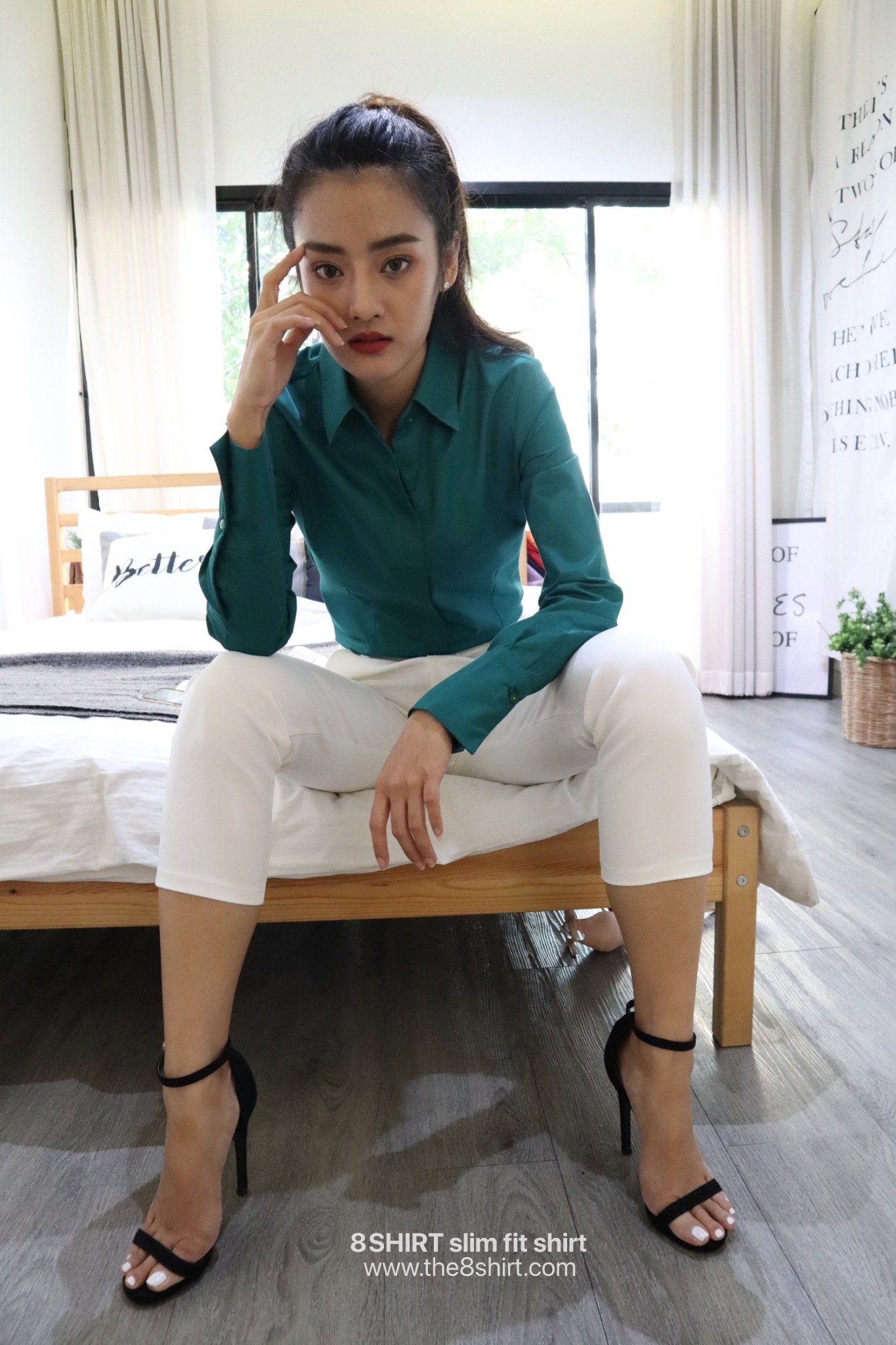 เสื้อเชิ้ตผู้หญิง สีเขียวมรกต (Emerald green) สลิมฟิต เข้ารูป แขนยาว เสื้อเชิ้ตทำงาน เสื้อยูนิฟอร์ม แบรนด์ 8SHIRT slim fit shirt พร้อมส่ง