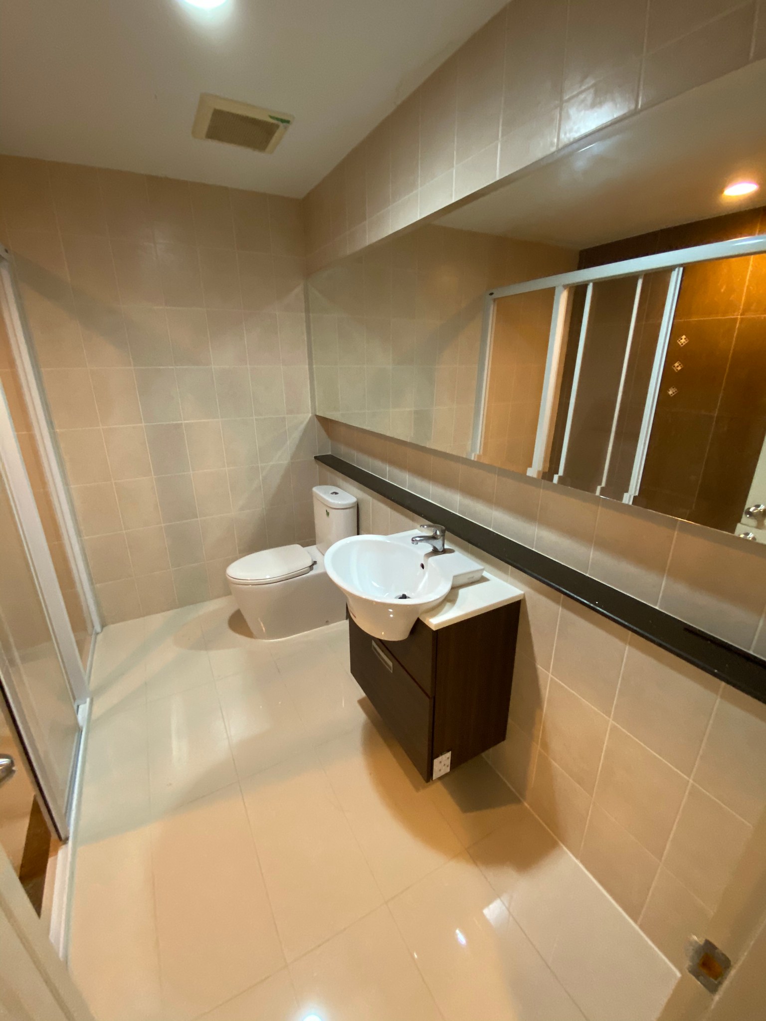 ขาย-เช่า ทาวน์โฮม3ชั้น บ้านกลางเมือง สาทร-ตากสิน2 ใกล้สถานีรถไฟฟ้า วุฒากาศ แถม!! เเอร์ 4 เครื่อง