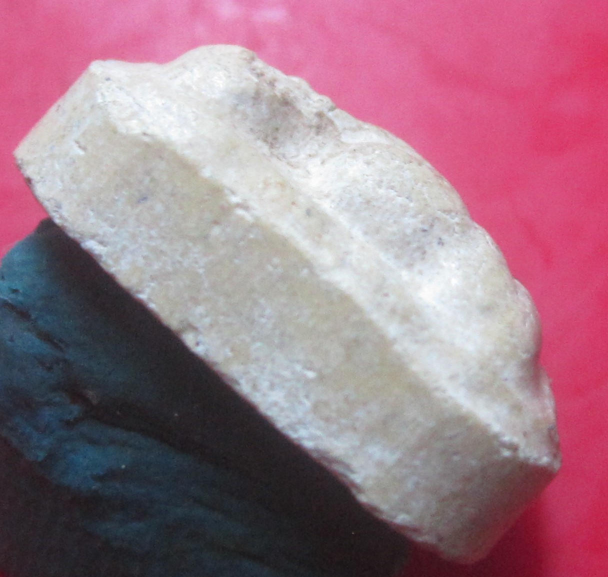 พระปิดตาจิ๋ว เนื้อผง ไม่ทราบที่