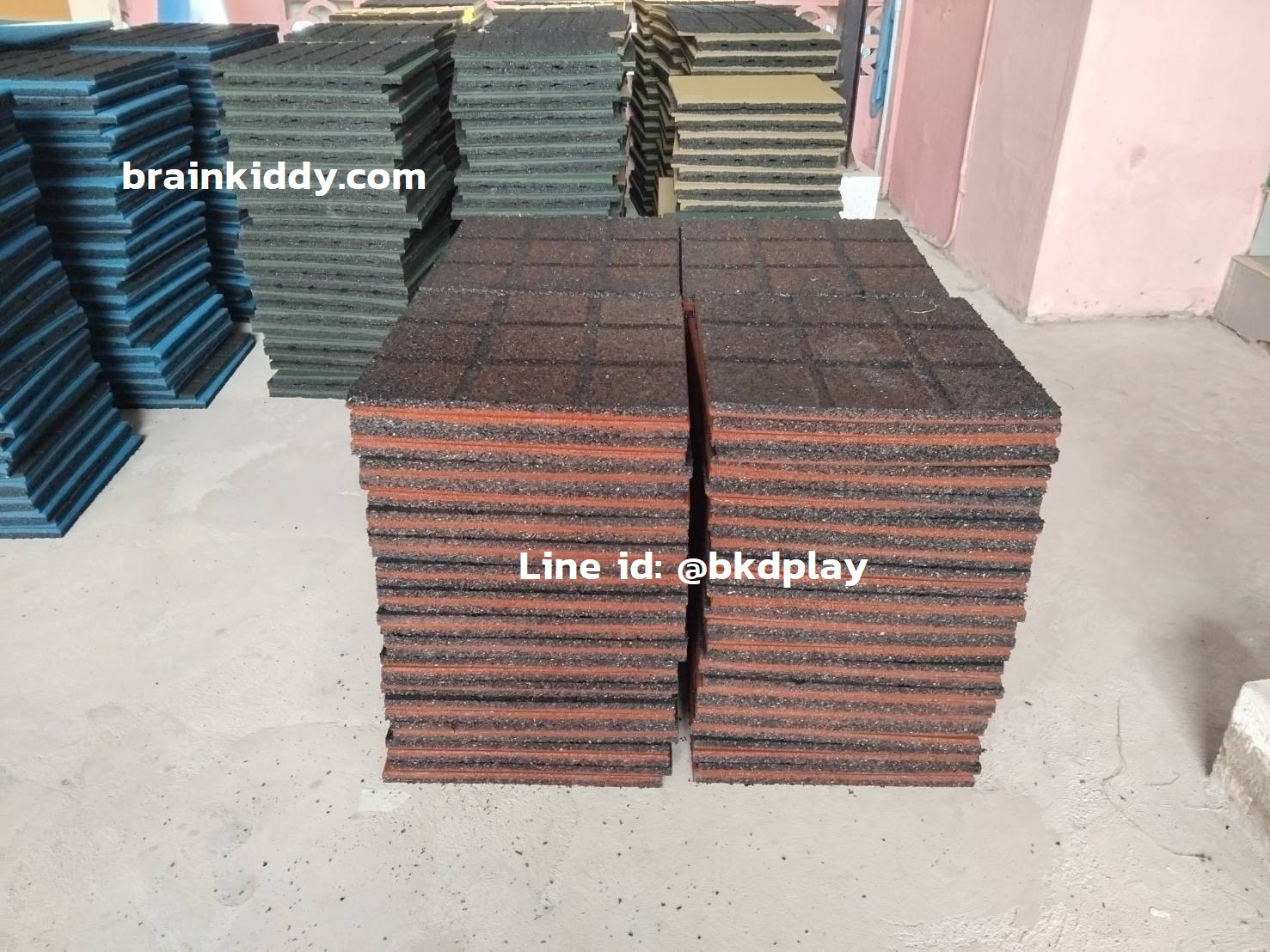 พื้นยางกันกระแทก ปูพื้นกลางแจ้งและในร่ม , ราคาต่อ 1 แผ่น ขนาด50*50*2.5ซม. แผ่นยางสังเคราะห์ EPDM -SBR, สนามเด็กเล่น สนามกีฬา พร้อมส่ง ราคาโรงงาน