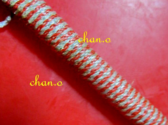 ตะกรุดเล็ก เนื้อทองแดง ยาว2.7นิ้ว ถักเชือกเอ็น สีแดง ขาว ตะกรุดเก่าแท้ไม่ทราบที่ (สายอีสานเปล่าคับผม)