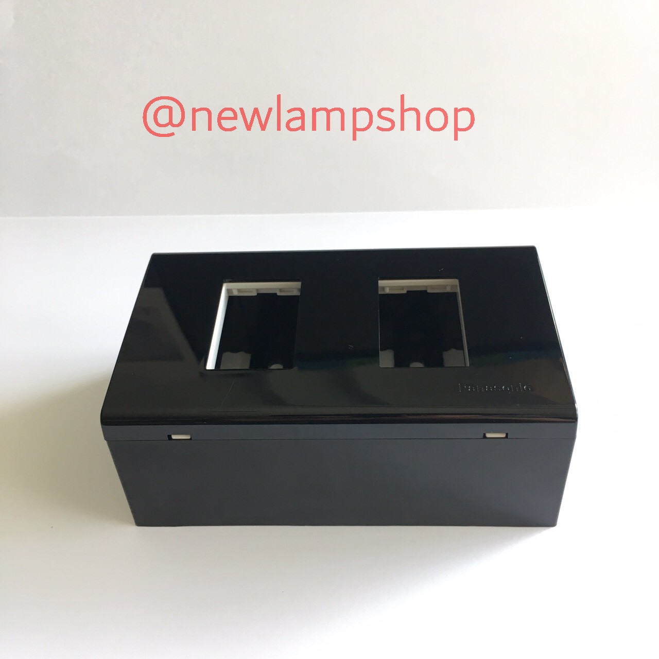 บล็อกลอย 2*4 รุ่นใหม่ ใส่ฝาสีดำ Panasonic