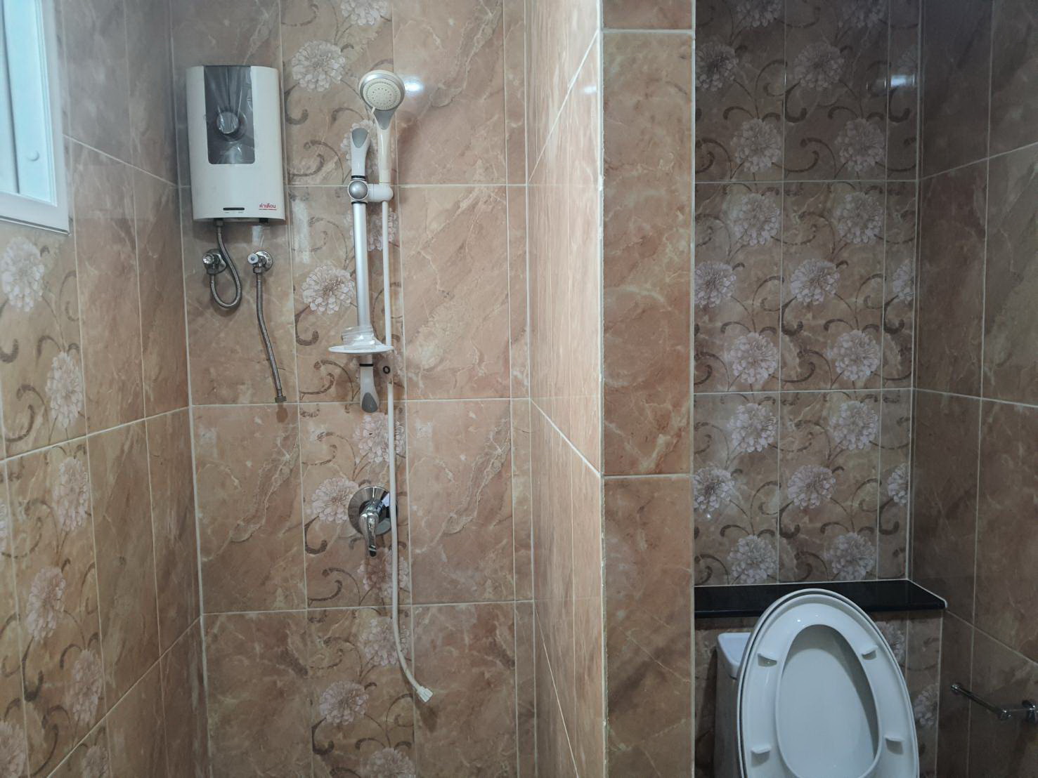 บ้านเดี่ยว 2 ชั้น 100 ตร.ว. 340 ตารางเมตร . หมู่บ้านเดอะรอยัล กรีนพาร์ค เพชรเกษม-กาญจนาภิเษก ห่างถนนเพียง 150 เมตร