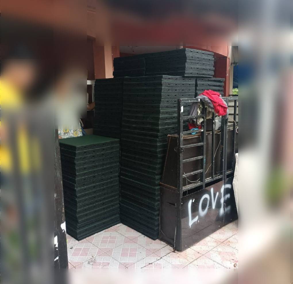 พื้นยางกันกระแทก ปูพื้นกลางแจ้งและในร่ม , ราคาต่อ 1 แผ่น ขนาด50*50*2.5ซม. แผ่นยางสังเคราะห์ EPDM -SBR, สนามเด็กเล่น สนามกีฬา พร้อมส่ง ราคาโรงงาน