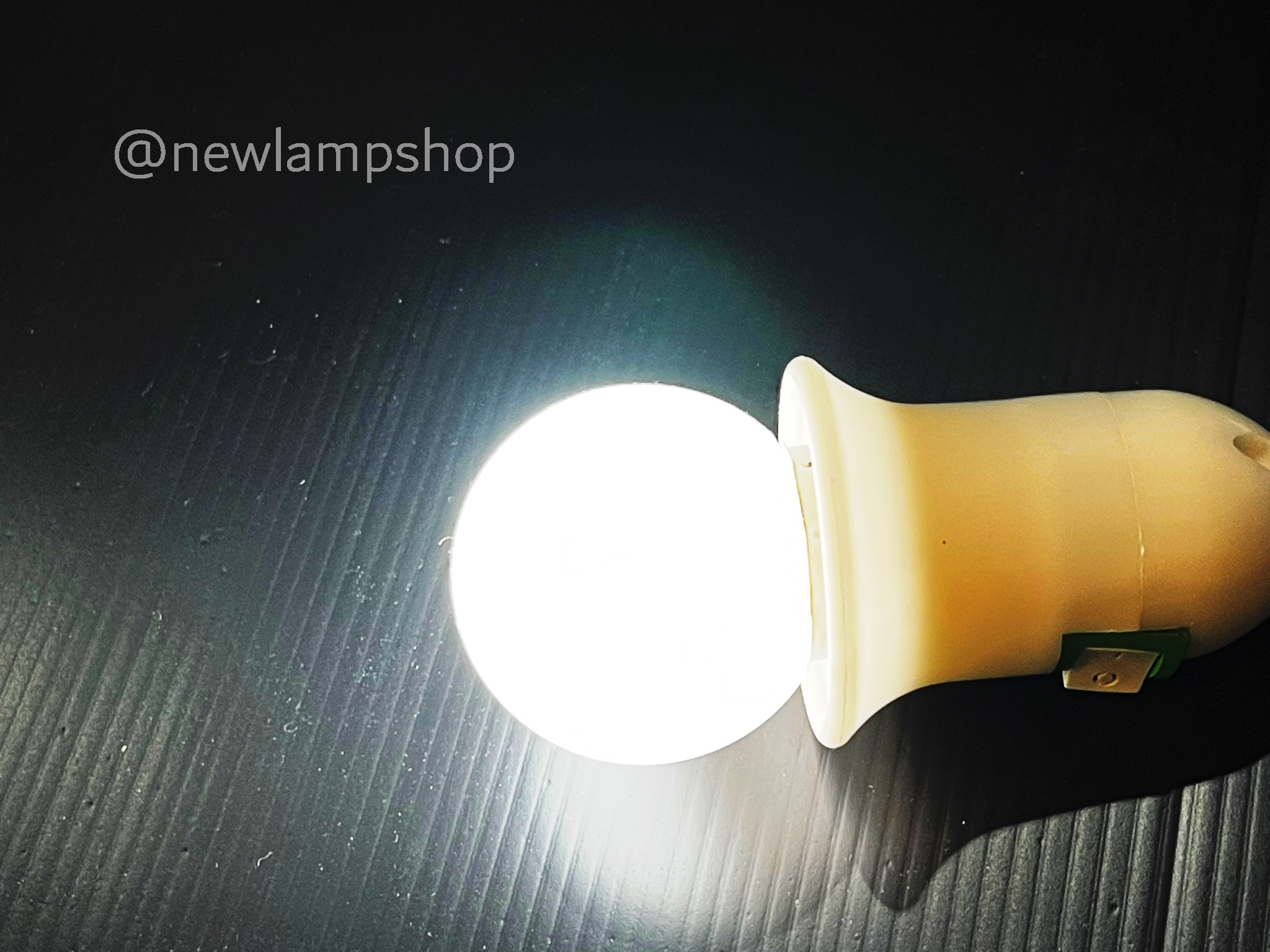 หลอดปิงปอง LED 1w / 3w ขั้วเกลียว E27 มีให้เลือกหลากสี