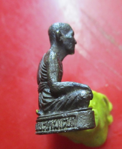 พระรูปหล่อ ย้อนยุค หลวงปู่ศุข วัดปากคลองมะขามเฒ่า จ.ชัยนาท สภาพสวย