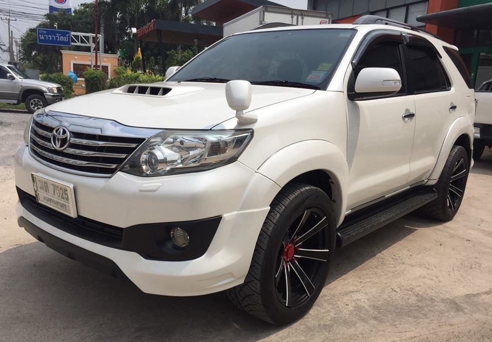 9DEN-RBS VS TOYOTA FORTUNER'12-14 [อีกหนึ่่งชุดแต่งอัมตะออกแบบมาล้ำสมัยชิ้นหน้าโดดเด่นสุดทุกสายตามเสริมข้างแบบสปอร์ตเติมเต็มชิ้นหลังท่อคู่เหลี่ยมทรงพลัง]